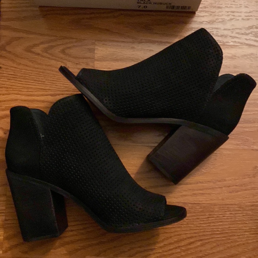 Brand New Steve Madden Tala Black Nubuck size 7.0